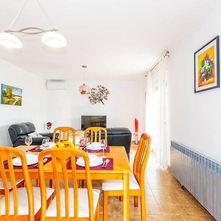 Family House With 2 Apartments - Irma เมดูลิน ภายนอก รูปภาพ