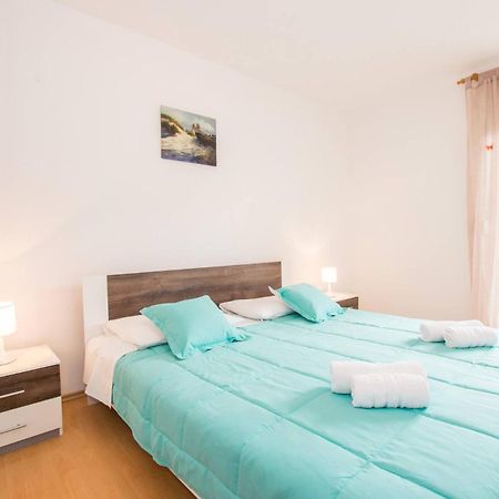 Family House With 2 Apartments - Irma เมดูลิน ภายนอก รูปภาพ