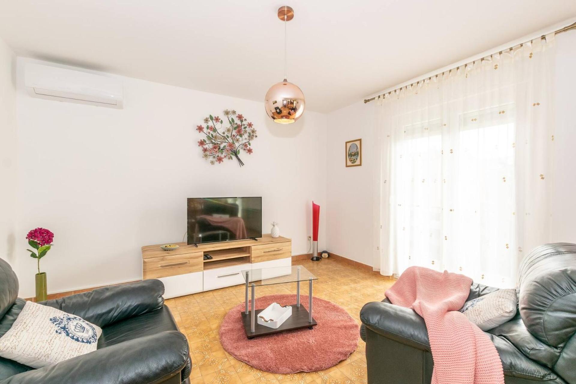 Family House With 2 Apartments - Irma เมดูลิน ภายนอก รูปภาพ