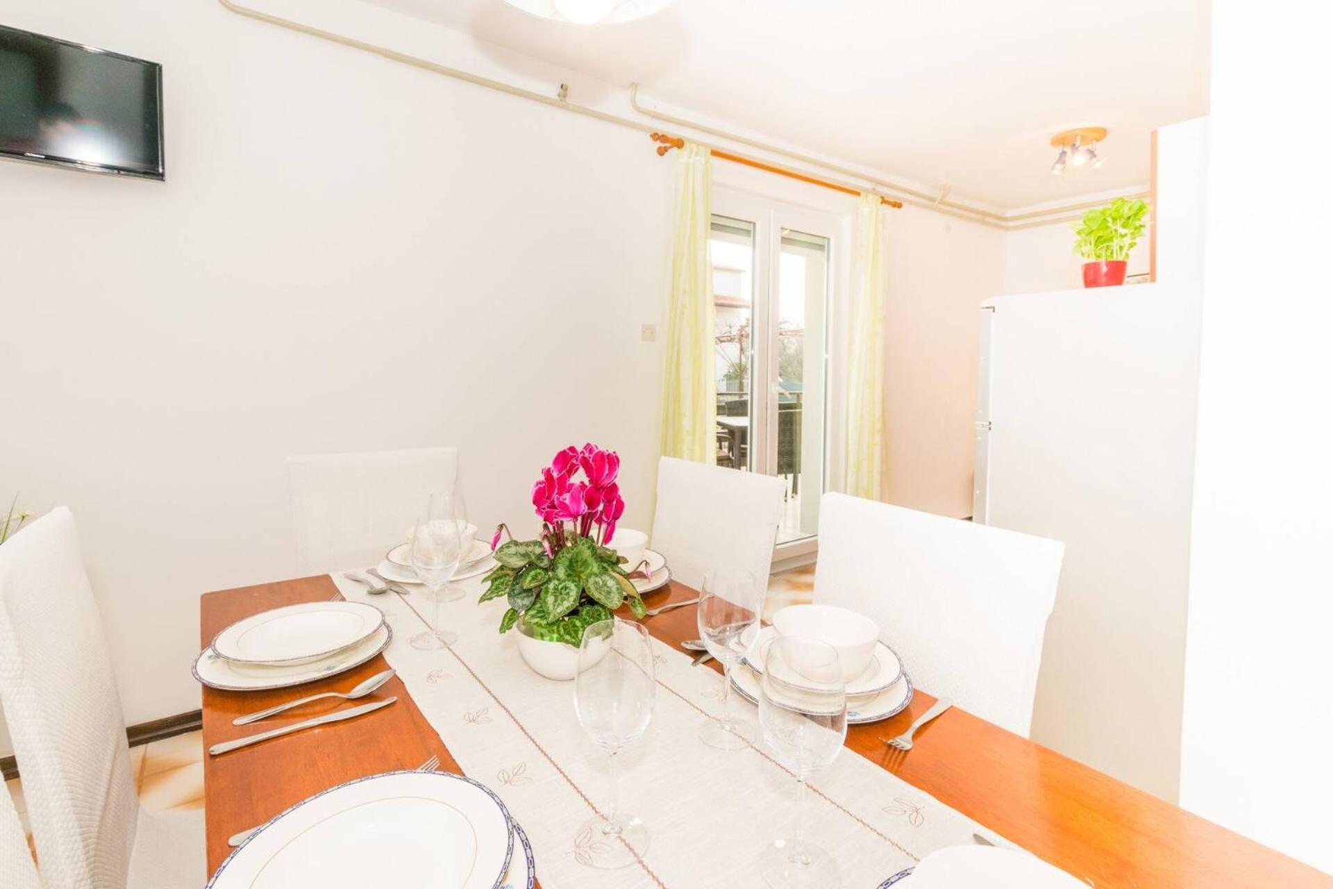 Family House With 2 Apartments - Irma เมดูลิน ภายนอก รูปภาพ