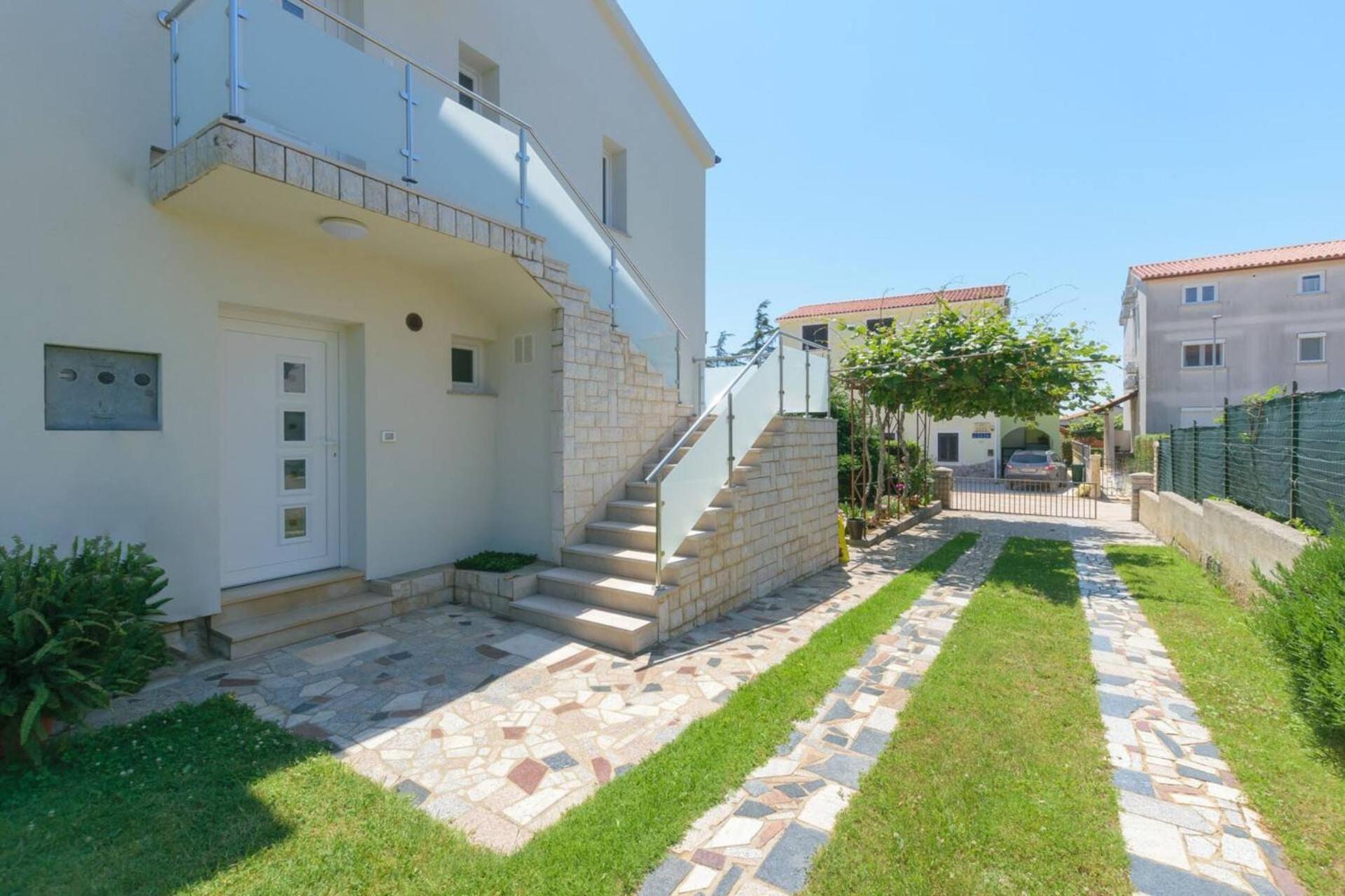 Family House With 2 Apartments - Irma เมดูลิน ภายนอก รูปภาพ