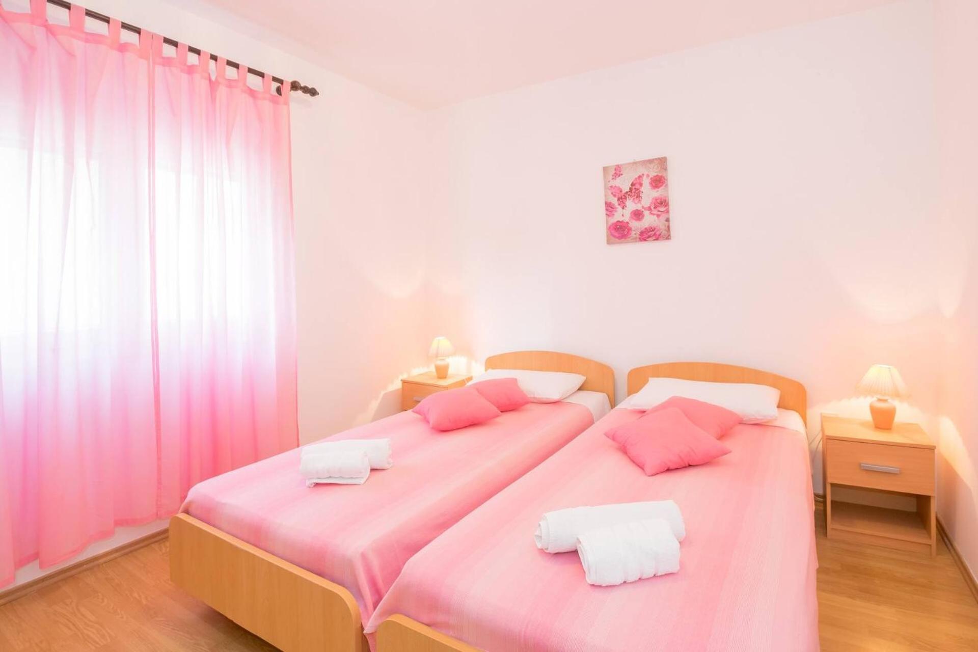 Family House With 2 Apartments - Irma เมดูลิน ภายนอก รูปภาพ
