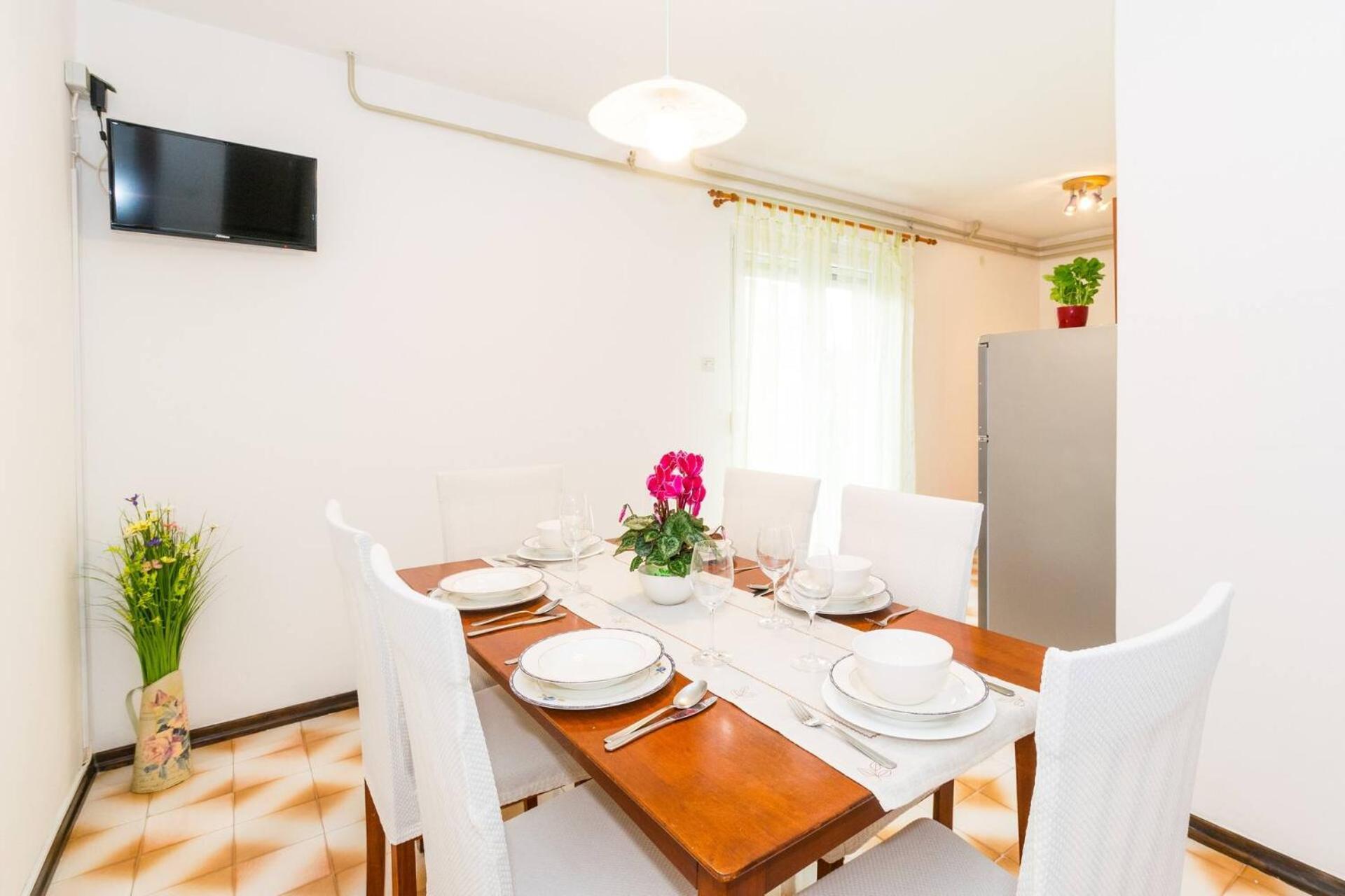 Family House With 2 Apartments - Irma เมดูลิน ภายนอก รูปภาพ