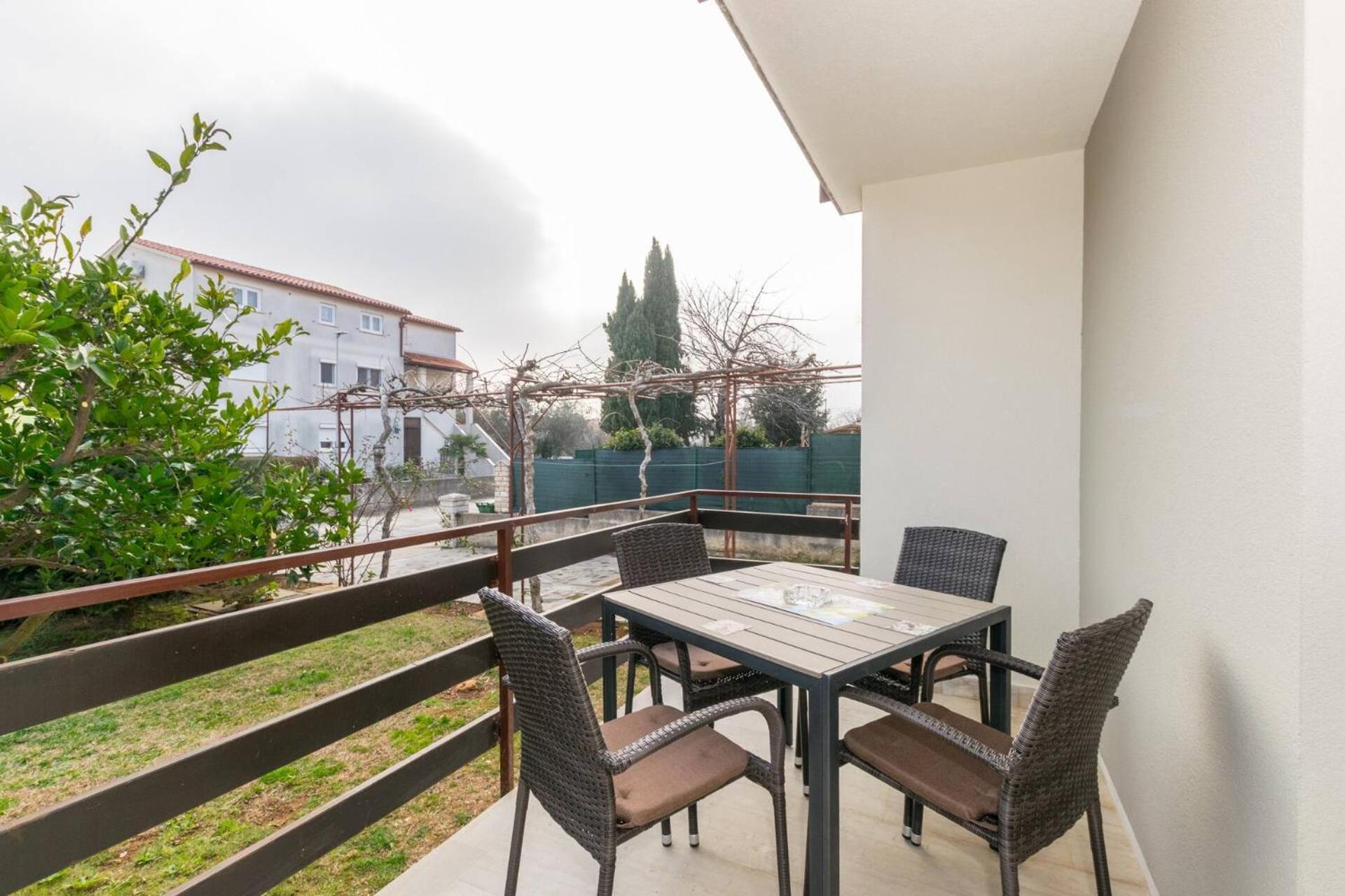 Family House With 2 Apartments - Irma เมดูลิน ภายนอก รูปภาพ